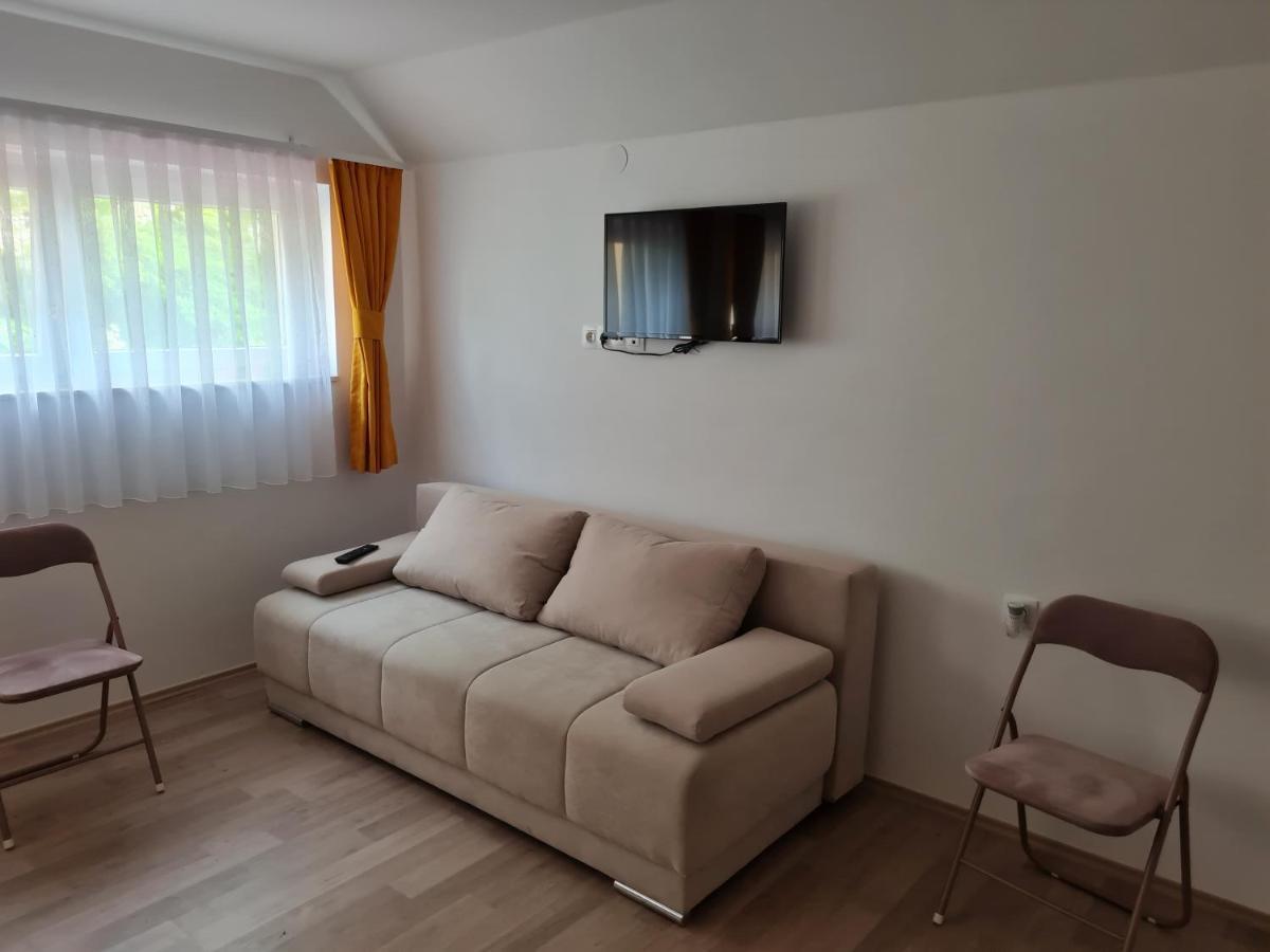 Restoran I Sobe Savic Bed & Breakfast Krnjak Ngoại thất bức ảnh