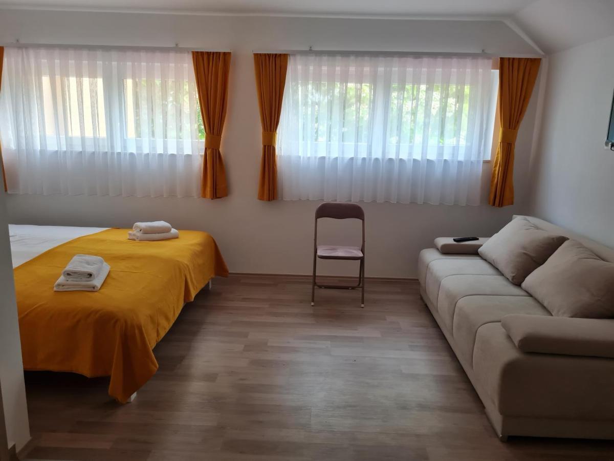 Restoran I Sobe Savic Bed & Breakfast Krnjak Ngoại thất bức ảnh