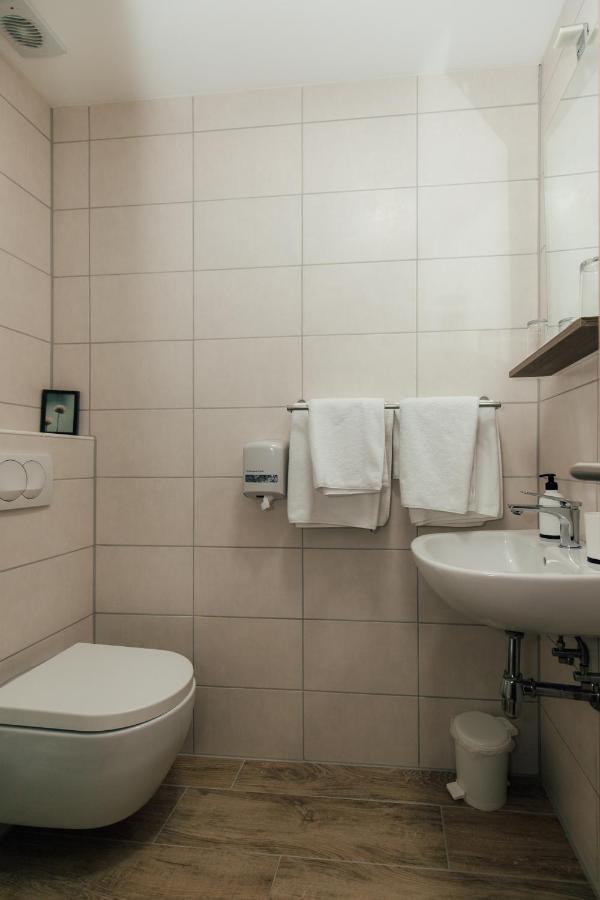 Restoran I Sobe Savic Bed & Breakfast Krnjak Ngoại thất bức ảnh