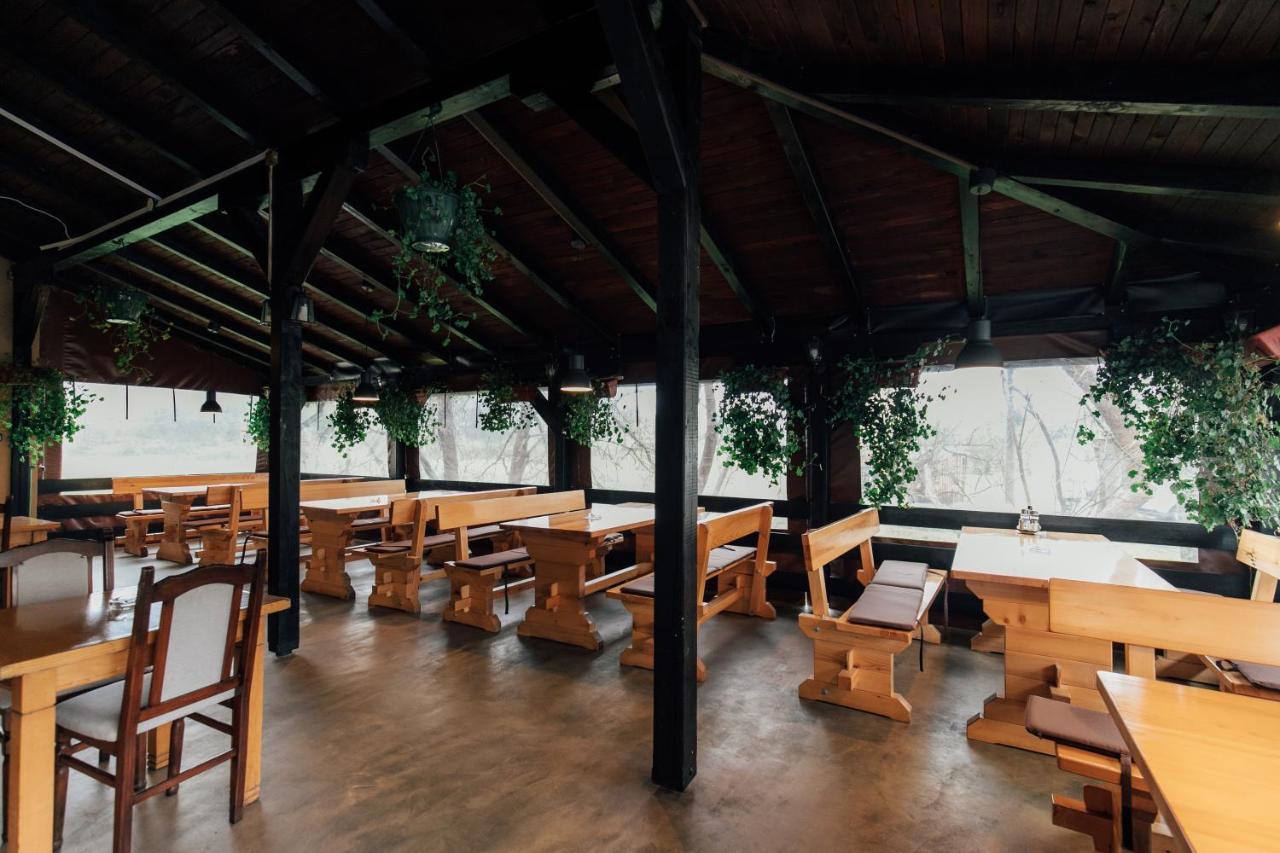 Restoran I Sobe Savic Bed & Breakfast Krnjak Ngoại thất bức ảnh