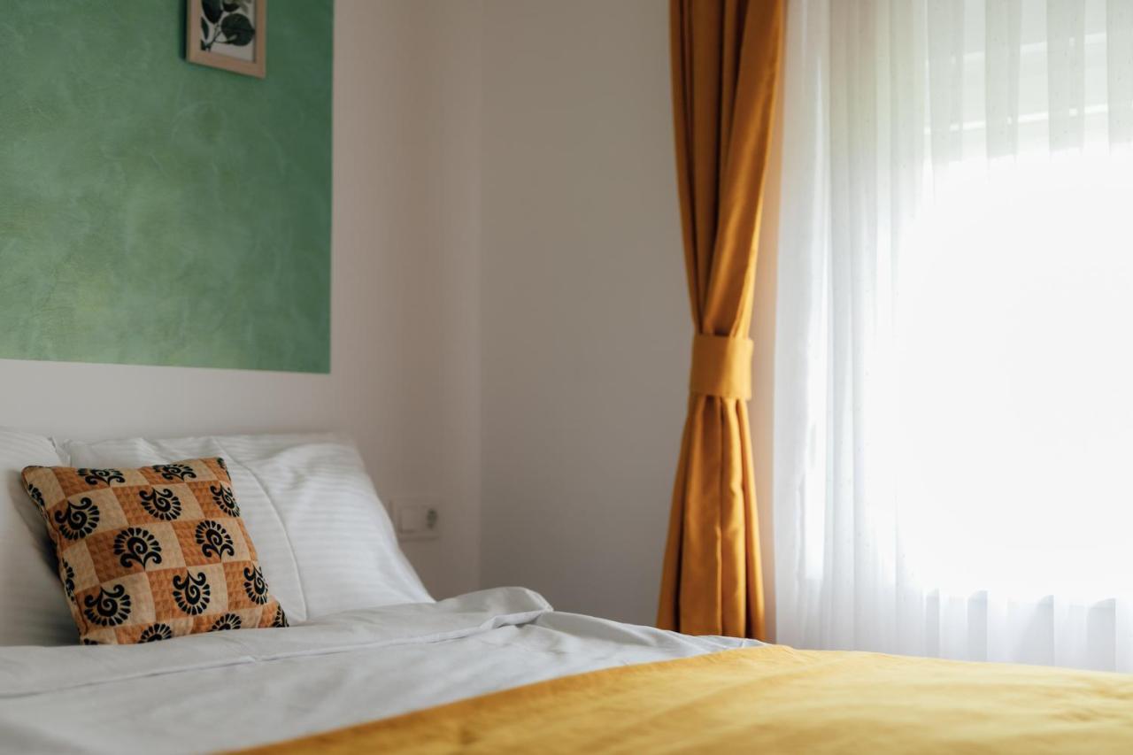Restoran I Sobe Savic Bed & Breakfast Krnjak Ngoại thất bức ảnh