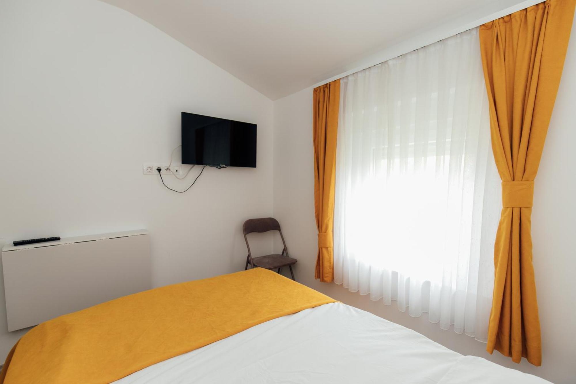 Restoran I Sobe Savic Bed & Breakfast Krnjak Ngoại thất bức ảnh