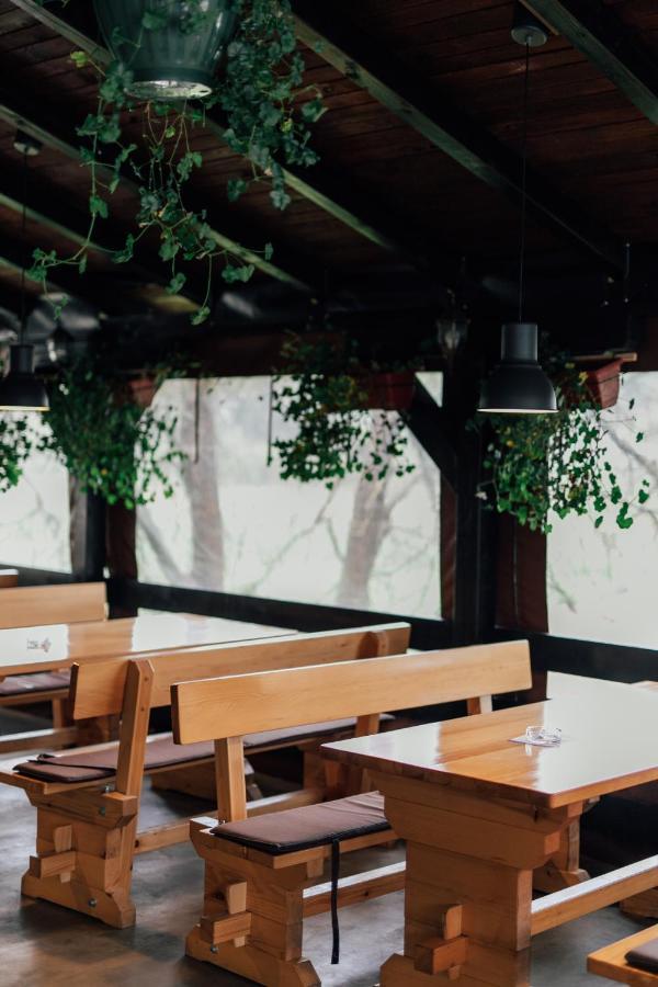 Restoran I Sobe Savic Bed & Breakfast Krnjak Ngoại thất bức ảnh