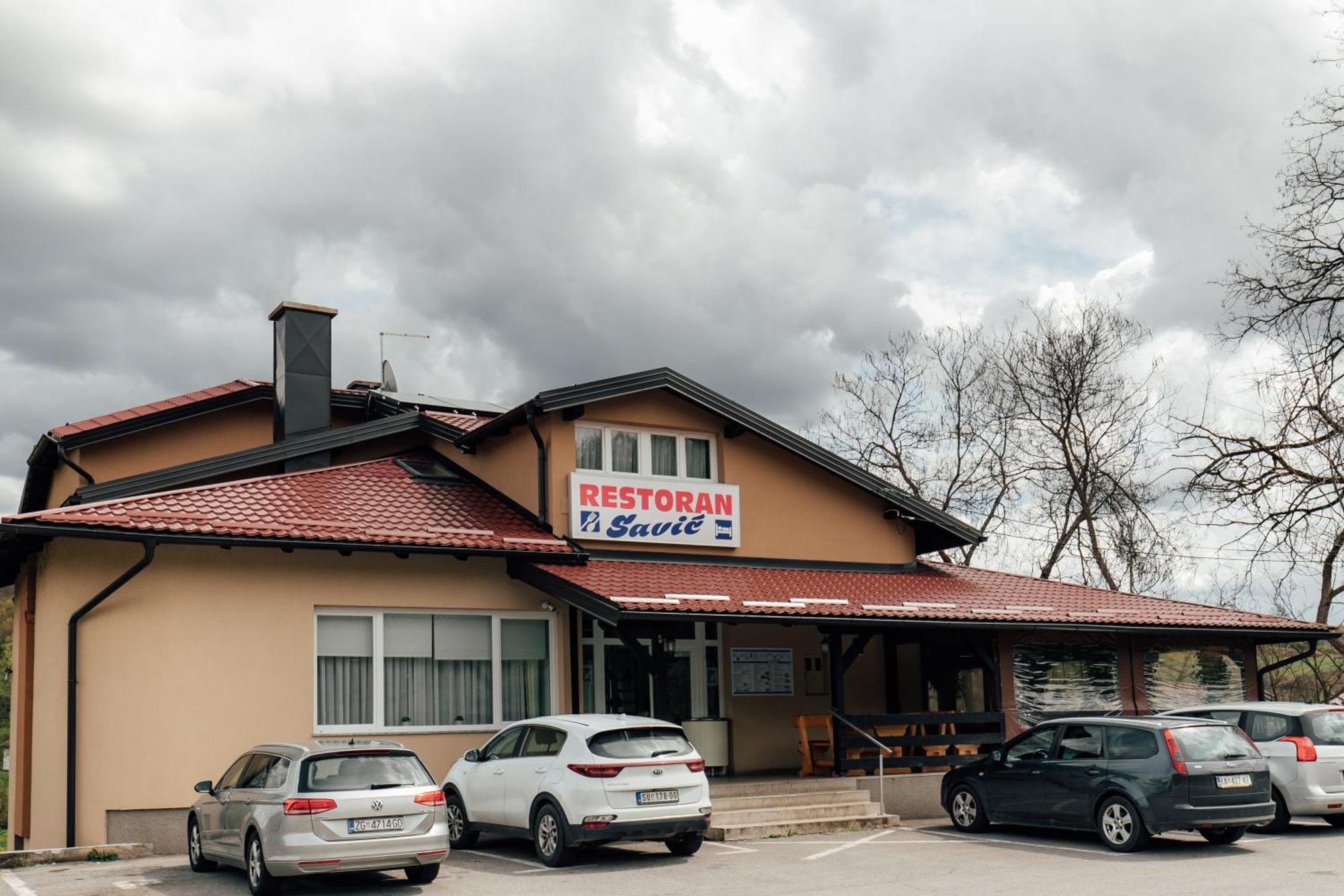 Restoran I Sobe Savic Bed & Breakfast Krnjak Ngoại thất bức ảnh